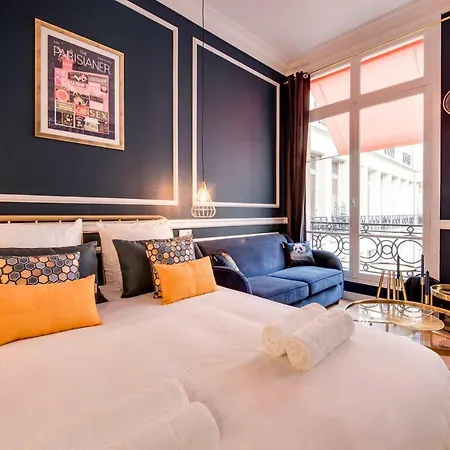 Flaat- Champs Elysees * Paris