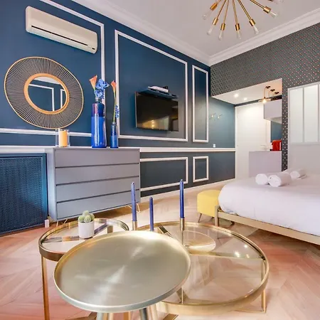 Flaat- Champs Elysees Paris